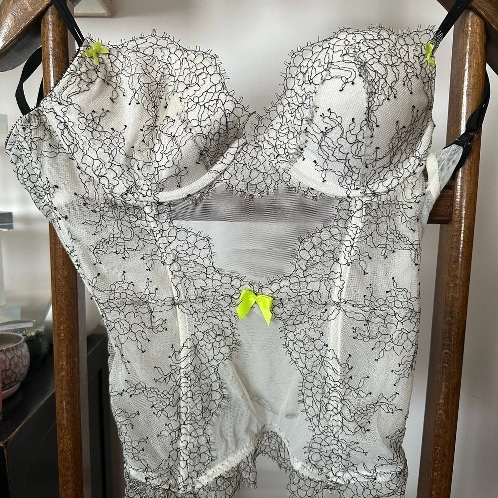 Victoria’s Secret Corset with Garter Hooks | 34C